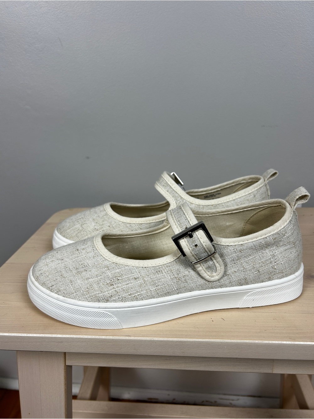 Mary Jane Summer Sneakers Beige White Size 6 Like New Lightweight Breathable